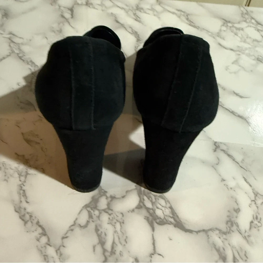 Donald J. Pliner Black Suede Block Heel Pumps - Picture 8 of 11